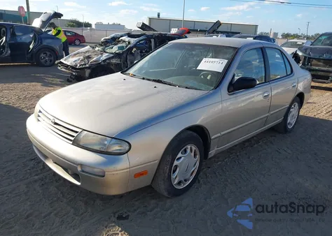 1996 Nissan Altima Xe/Gxe/Se/Gle z USA, uszkodzony, nr VIN 1N4BU31D5TC138562